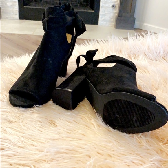 SOLD ‼️ Just Fab suede-like black blocked heels w wrap bow - Picture 4 of 4